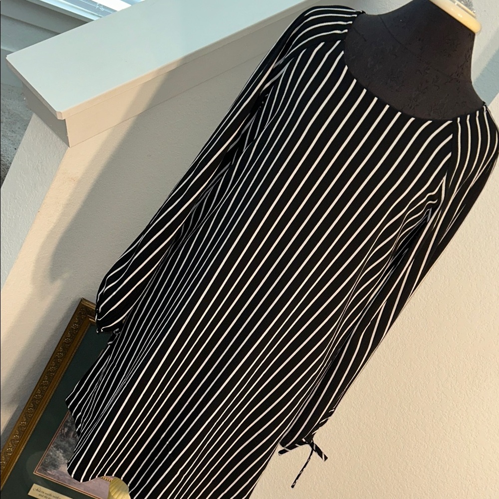 bobeau Black and White Vertical Stripe Long-Sleeve Shift Dress